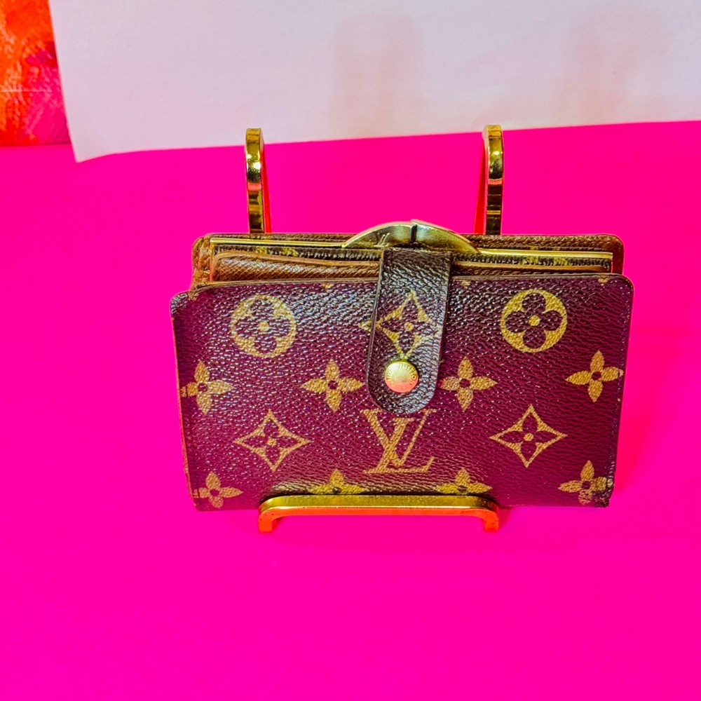 Louis Vuitton the Kisslock Brown Monograms Wallet - Picture 2 of 13